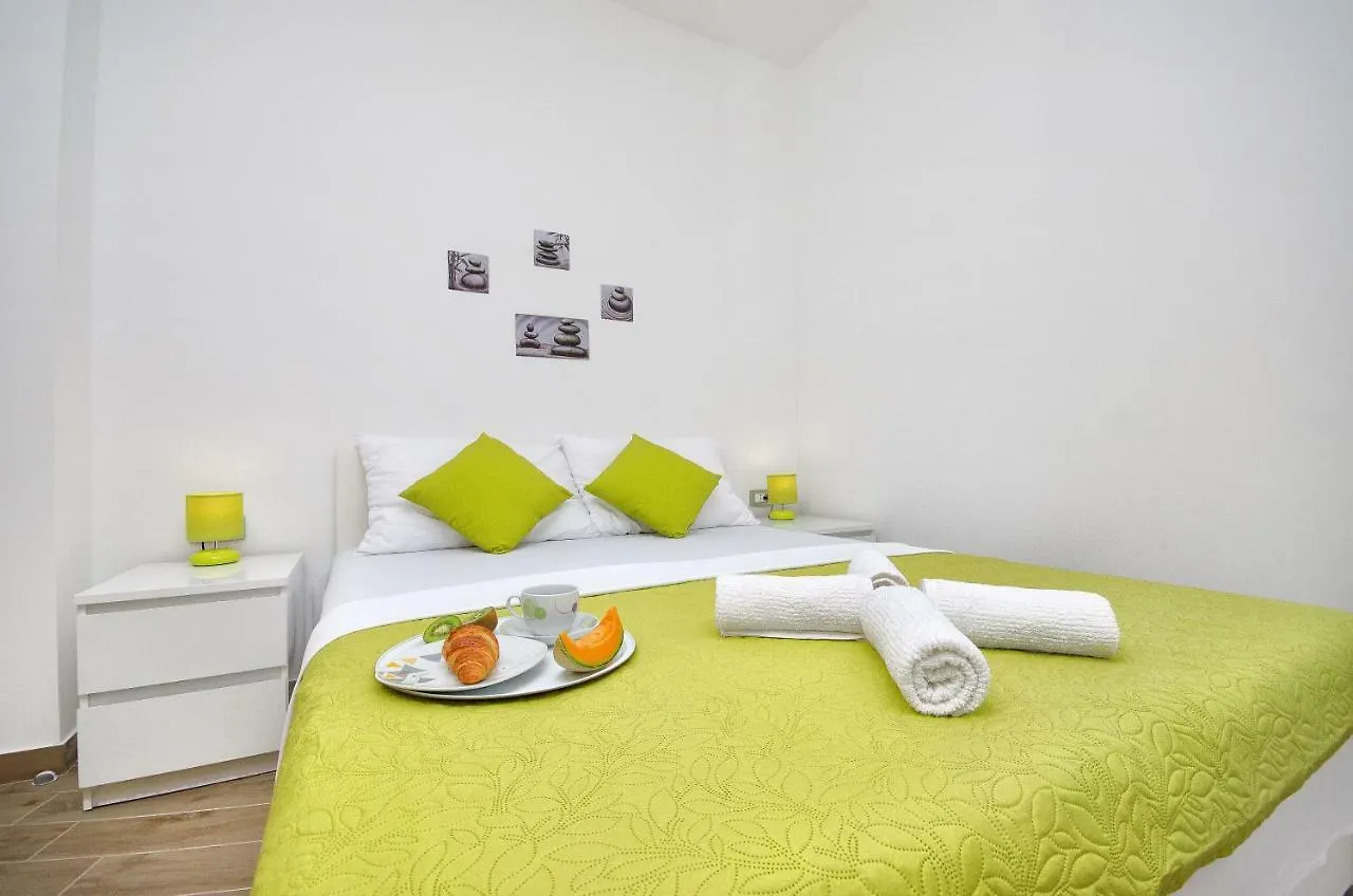 Apartments Keli Kastela 0*,