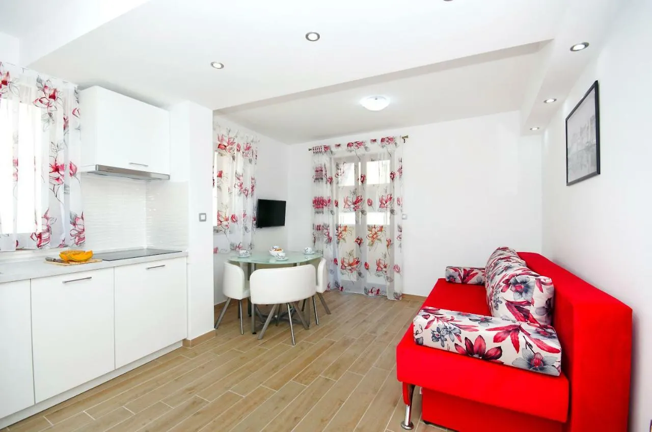 Apartments Keli Kastela 0*,