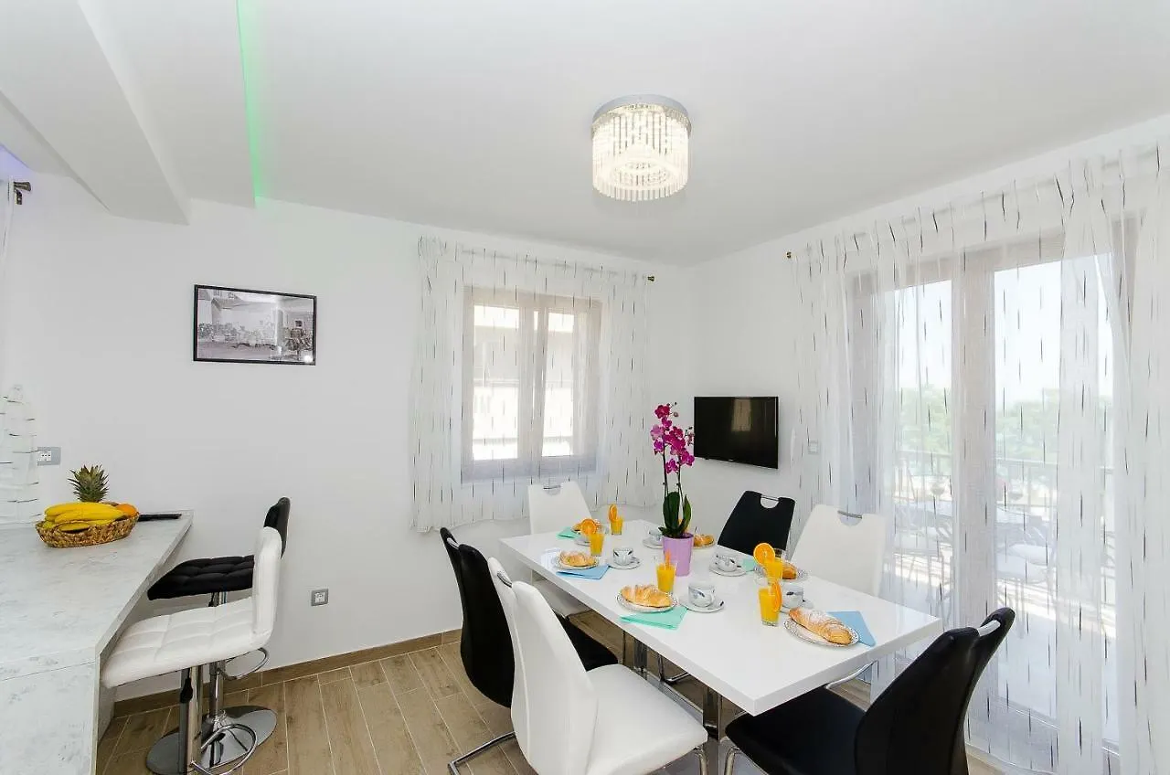 Apartments Keli Kastela 0*,  Croatia
