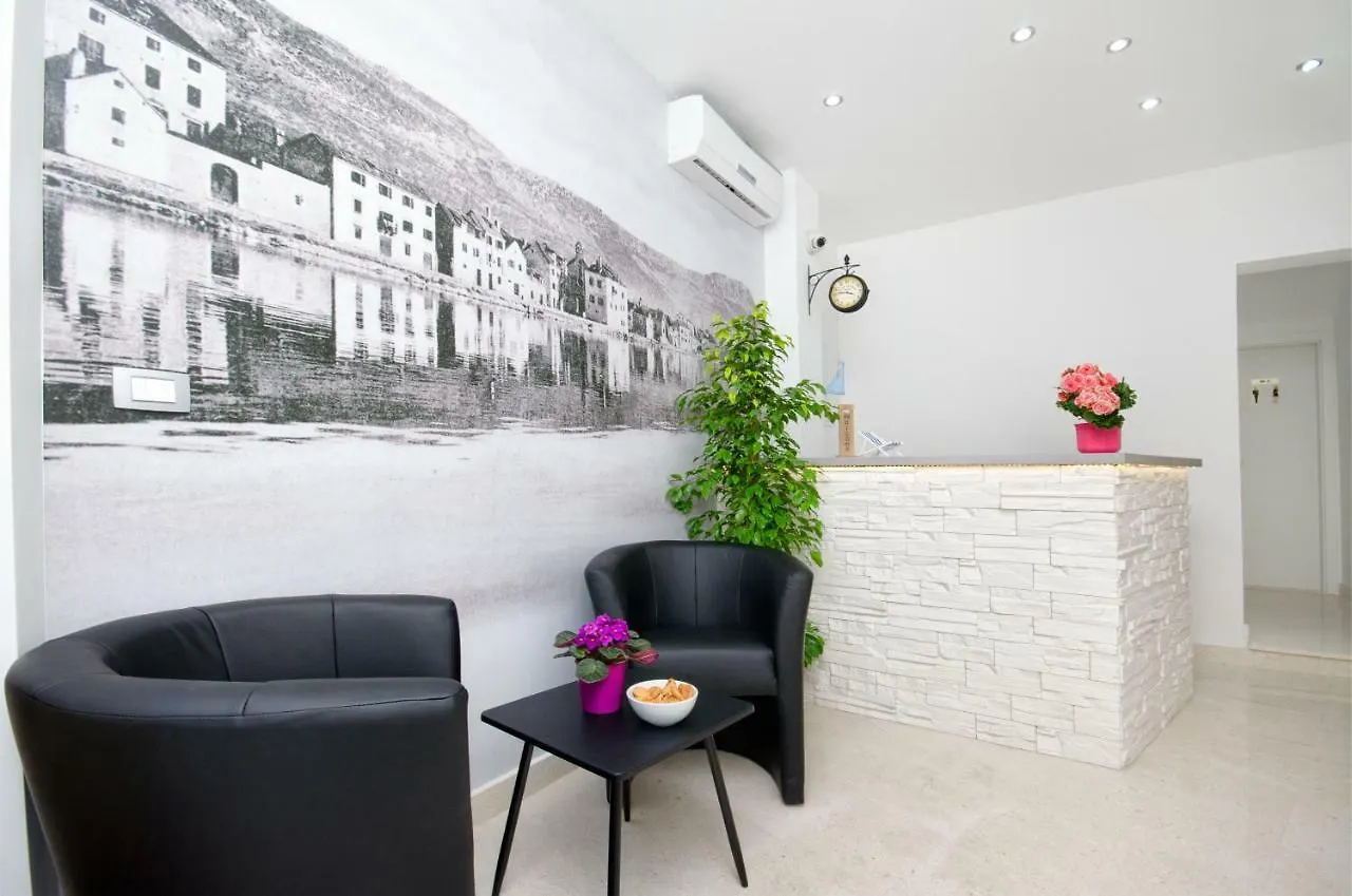 Apartments Keli Kastela 0*,