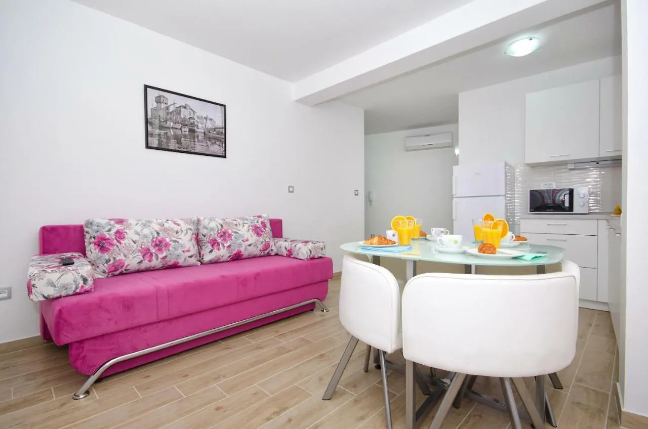 Apartments Keli Kastela 0*,