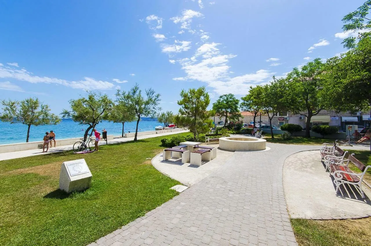 Apartments Keli Kastela 0*,