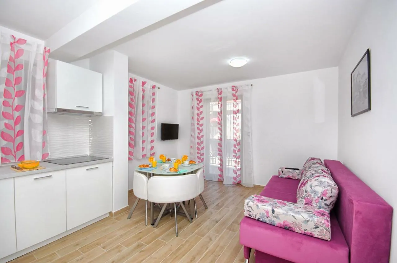 Apartments Keli Kastela 0*,  Croatia